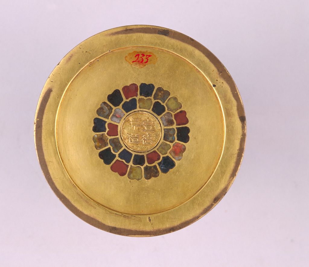 图片[3]-Xuande type chiseled embryo enamel lotus pattern box-China Archive